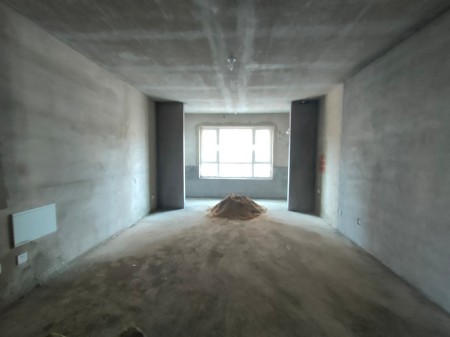 出门就是体育公园125平毛培三室墙已经格好82万