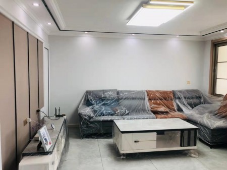 东方凤凰城，精装未住，三居室，带家具，