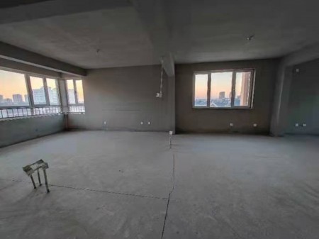 市中心繁华地段，阳光都市9楼好楼层带小房急售
